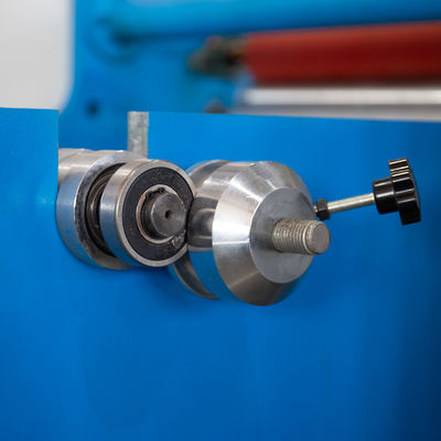 Hochpräzisions halbautomatische Softy Aluminiumfolie Roll Wickelmaschine für Wirtschaftlichkeit