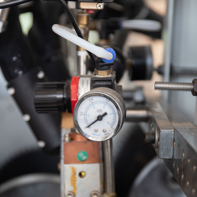 Holzverpackung Automatische Etikettierung Aluminiumfolie Rückwickelmaschine mit Standardmaschine