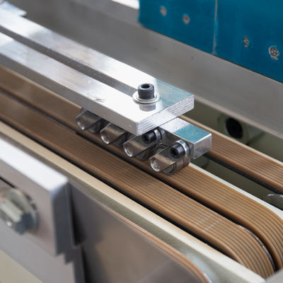 Automatische Walzkarton-Karton-Faltkarton-Folder-Gluer-Aluminiumfolie-Karton-Herstellmaschine