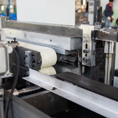 2600*2100*1500 Metallblatt Automatische Sägeblattbefestigungsmaschine für Aluminiumfolie