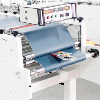 350 mm Max. Arbeitsbreite Elektrisch angetriebene Schachtelfolderaufklebermaschine für Verpackungslösungen