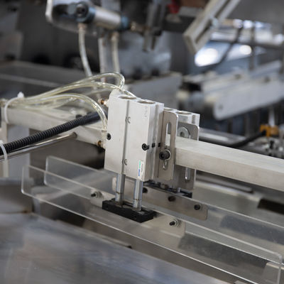 Vollautomatische Kartonmaschine für Aluminiumfolie Rollen