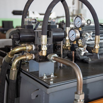 Elektrisch angetriebene Aluminium-Sägenblattpressmaschine für halbautomatische Sägenzähnenbox-Rolle