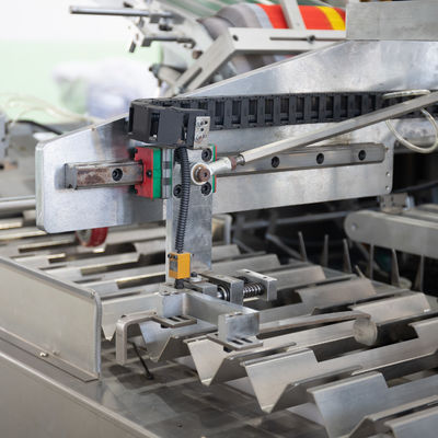 Elektrisch angetriebene automatische Kartonmaschine für Aluminiumfolie-Kartonverpackungen