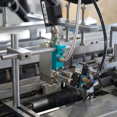 Elektrisch angetriebene automatische Kartonmaschine für Aluminiumfolie-Kartonverpackungen