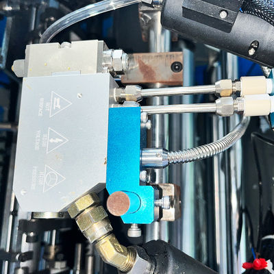Sechs Achsen Küchen Aluminiumfolie Rollen Schneiden Rückwickelmaschine mit stabiler Leistung