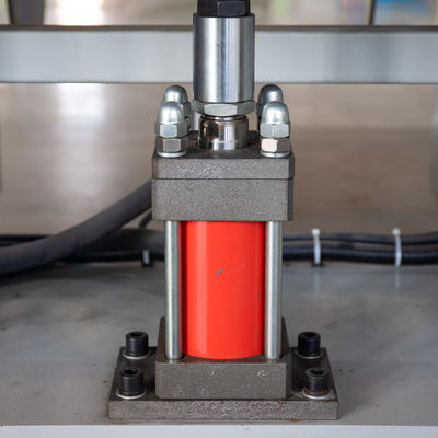 Profiferzeugung Halbautomatische Sägepressmaschine 2130*1480*1180mm in der Größe
