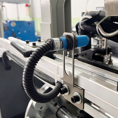 Elektrisch angetriebene Aluminiumfolie-Schneidmaschine für Backpapier-Rolle 4 Wellen