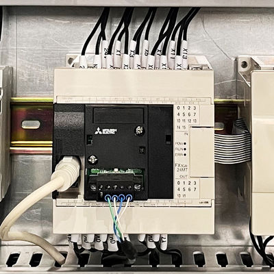 Erweiterte Film- und Aluminiumfolie-Coil-Maschine zur automatischen Umwicklung und Schneidung mit automatischem Kennzeichnungssystem
