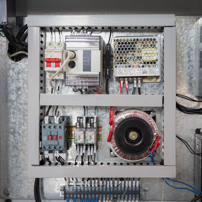 380 V Hochgeschwindigkeitsmaschine zur Herstellung von Aluminiumfolien für das Schneiden und Umwickeln von Rollen