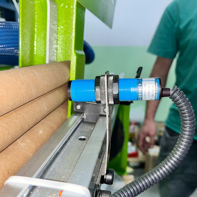 4 Wellen Automatische Aluminiumfolienrückwicklung und Walzschneidemaschine für Industriezwecke