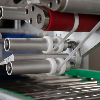 Einfache Bedienung Hochleistung Automatische Backpapier Roll Rewinding Maschine für die Küche