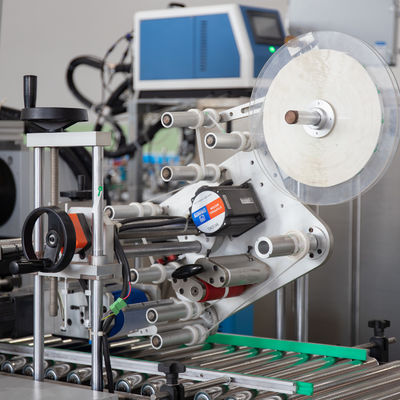 Einfache Bedienung Hochleistung Automatische Backpapier Roll Rewinding Maschine für die Küche