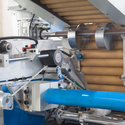 0.009-0.025mm Materialdicke Elektrisch angetriebene Aluminiumfolie-Schneidmaschine
