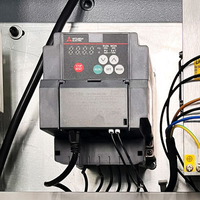 Schnittmaschine zur Herstellung von 4 Wellen Aluminiumfolie mit automatischer Wiederaufwicklungsfunktion