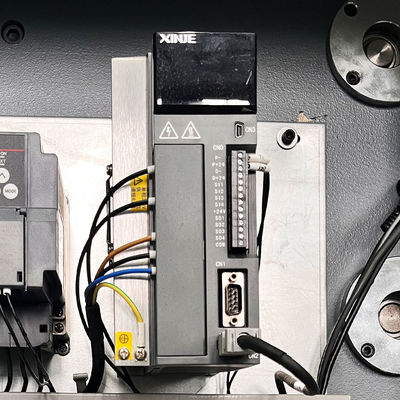 Schnittmaschine zur Herstellung von 4 Wellen Aluminiumfolie mit automatischer Wiederaufwicklungsfunktion