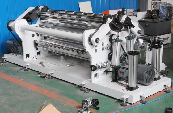 Nahrungsmittelgeschäft 3700 * 1800 * 1500mm Automatische Aluminiumfolie Schneid- und Umwickelmaschine